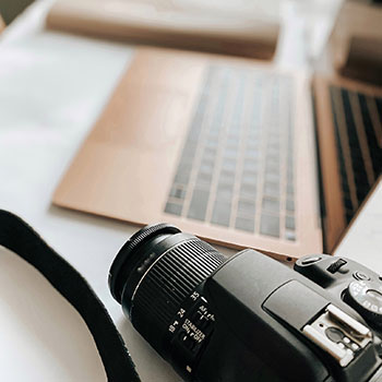 女子射箭比赛场上悬念高悬，选手争夺金牌